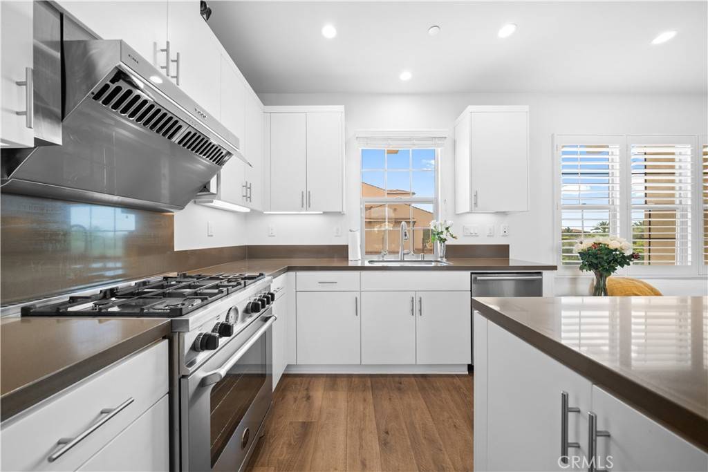 Irvine, CA 92618,118 Outwest