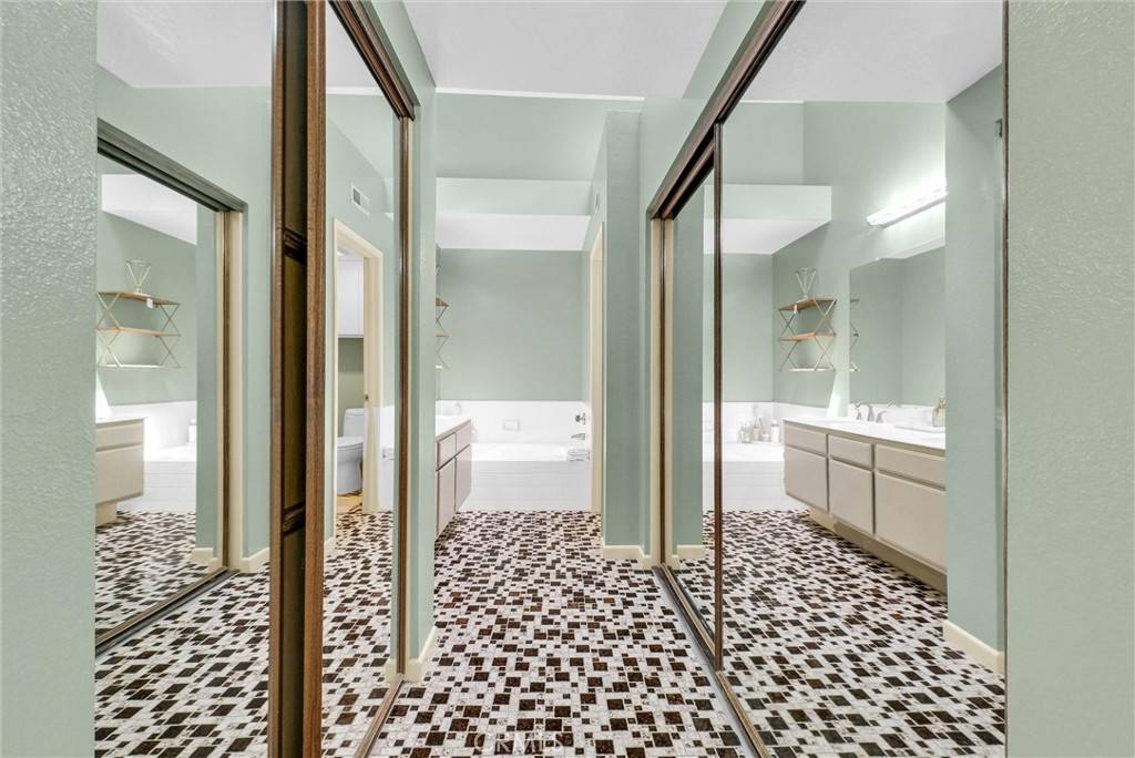 Huntington Beach, CA 92648,7402 Yellowtail DR #204