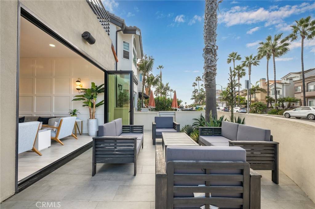 Huntington Beach, CA 92648,122 21st ST