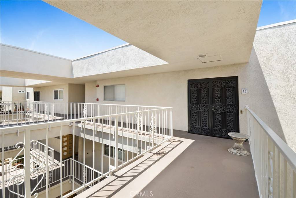 Laguna Woods, CA 92637,2384 Via Mariposa W #3G