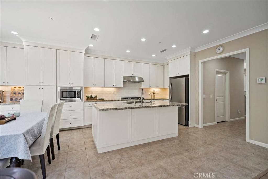 Irvine, CA 92602,165 Rodeo