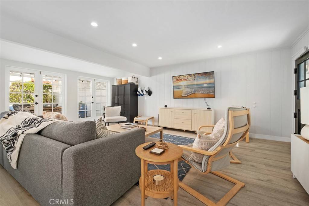 Newport Beach, CA 92662,202 Onyx AVE