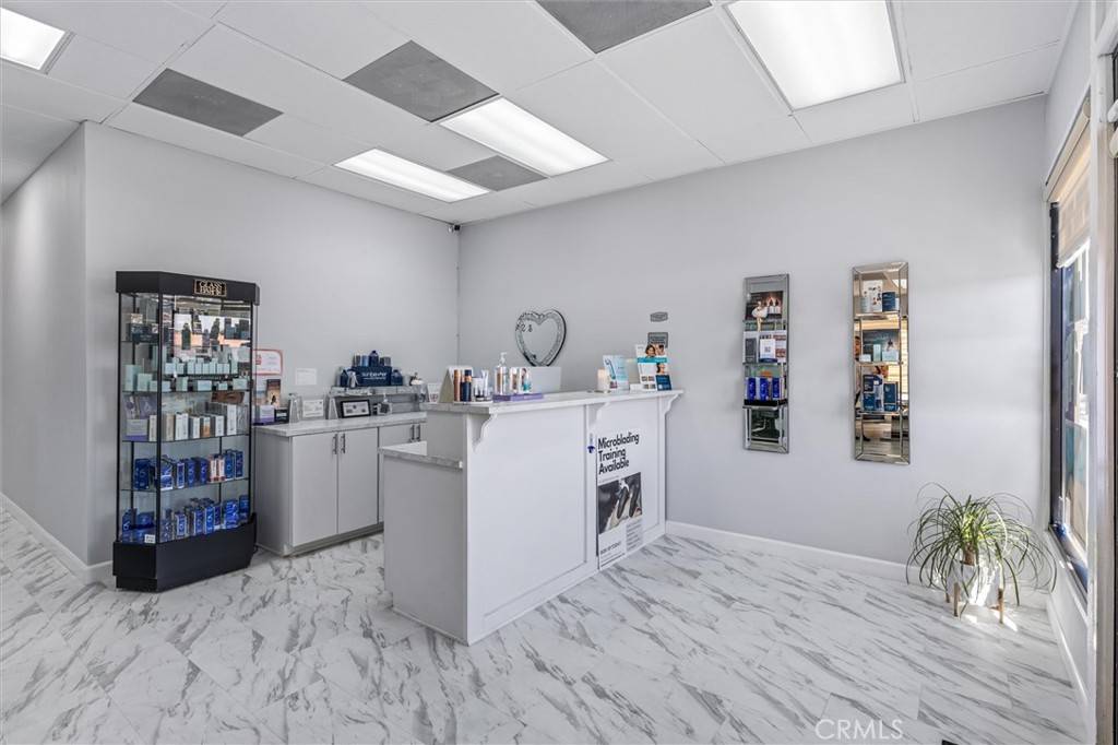 Anaheim Hills, CA 92807,5642 211 E La Palma AVE