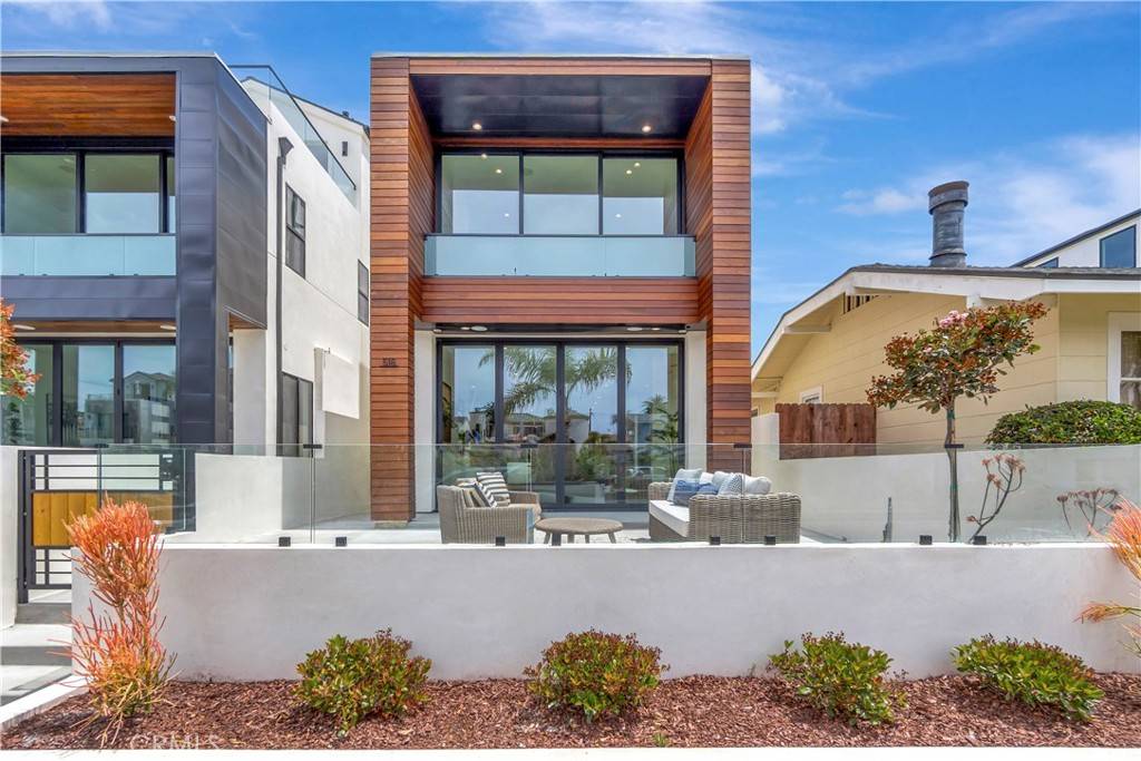 Huntington Beach, CA 92648,518 8th Street