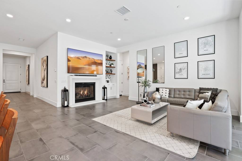 91 Rockinghorse Irvine, CA 92602
