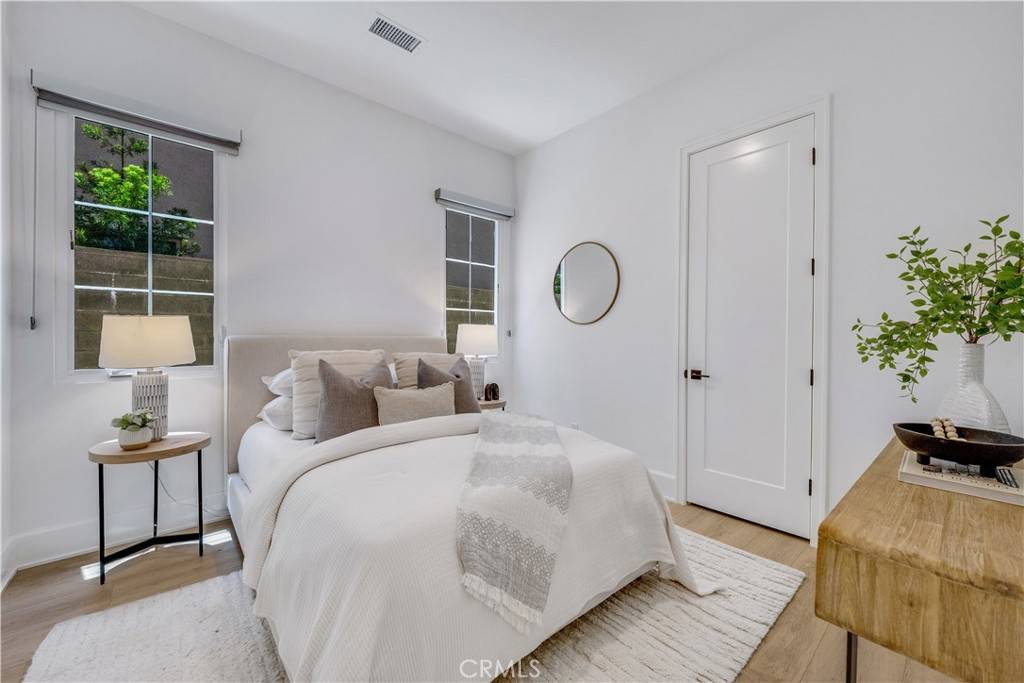 Irvine, CA 92602,141 Statura