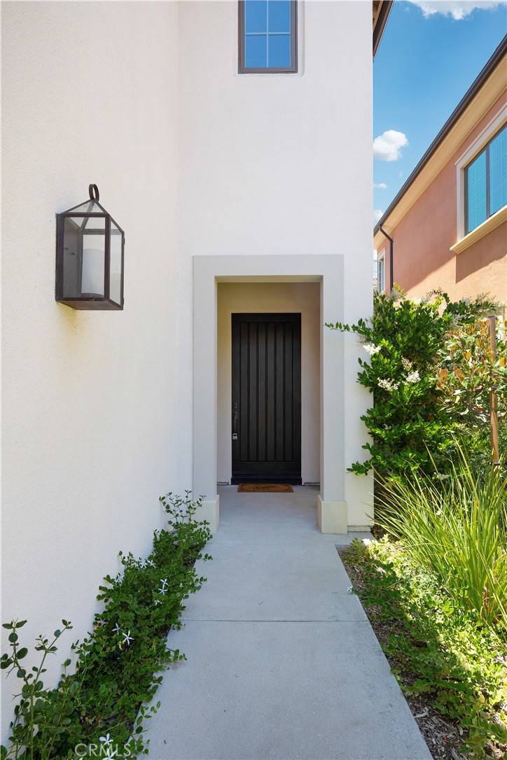 Irvine, CA 92602,141 Statura