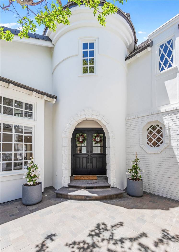 Huntington Beach, CA 92648,19365 Woodlands DR