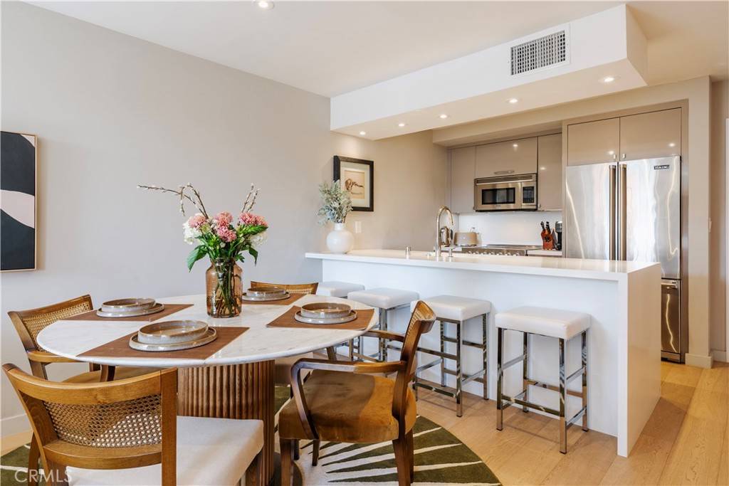 West Hollywood, CA 90069,740 N Kings RD #302