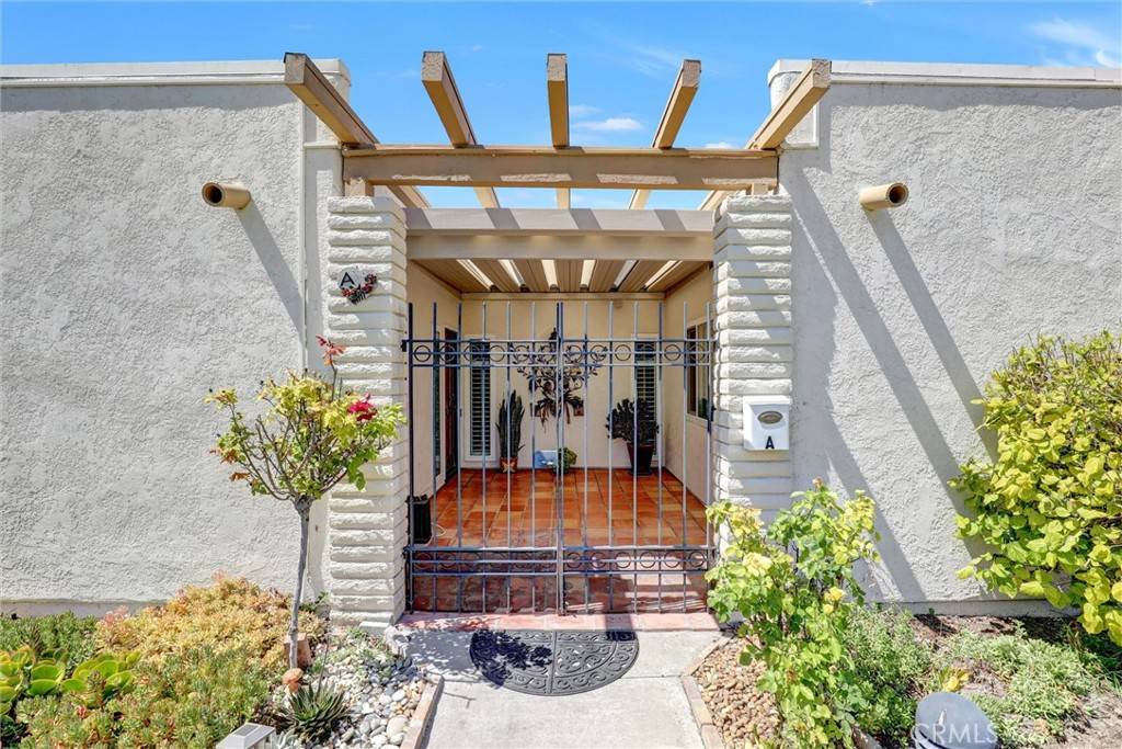 Laguna Woods, CA 92637,2262 Via Puerta #A