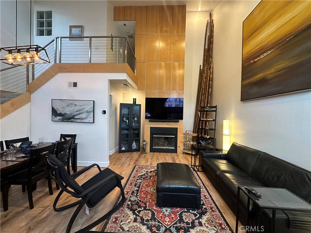 Redondo Beach, CA 90278,2217 Vanderbilt LN #8