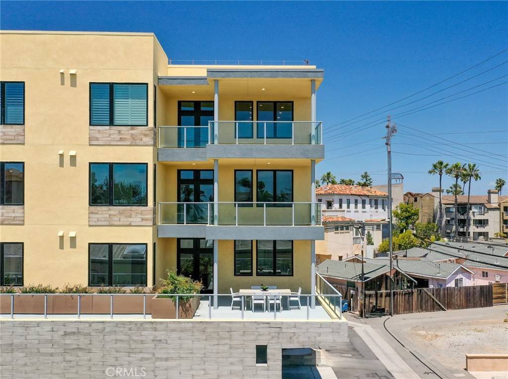 Huntington Beach, CA 92648,414 Main #200