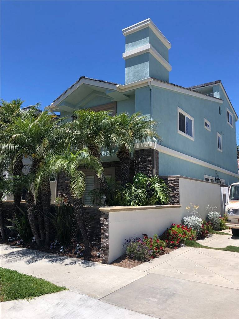 Huntington Beach, CA 92648,211 7th ST