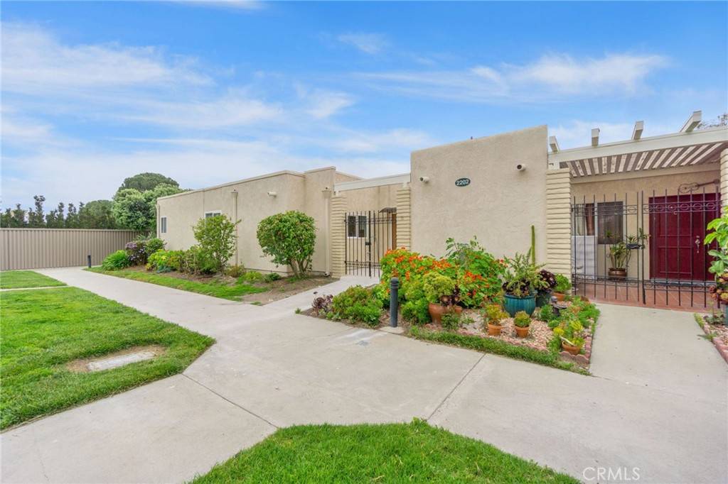 Laguna Woods, CA 92637,2202 Via Mariposa E #B