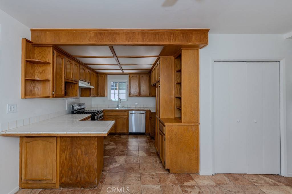 Long Beach, CA 90810,1717 W Columbia ST