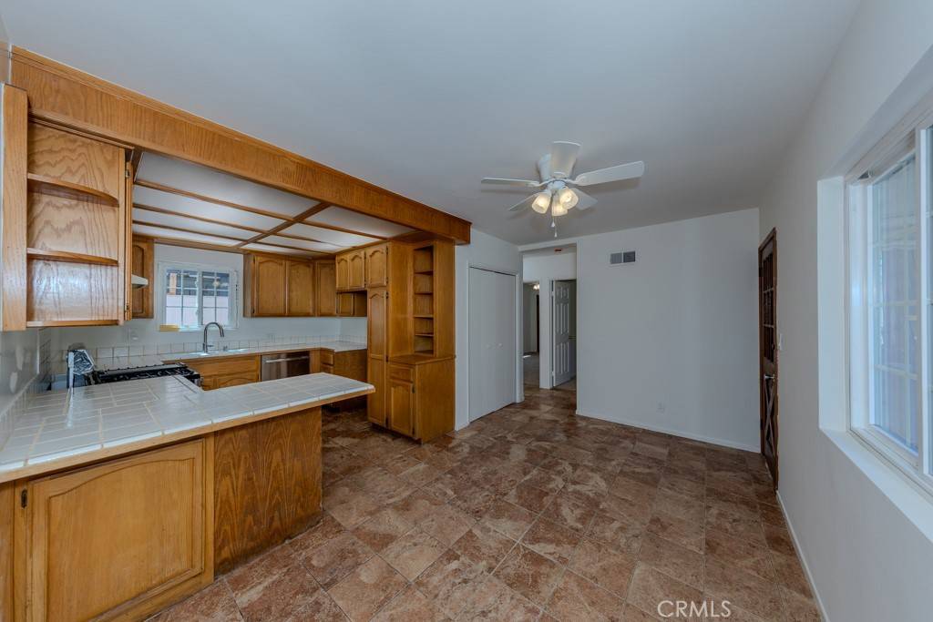 Long Beach, CA 90810,1717 W Columbia ST
