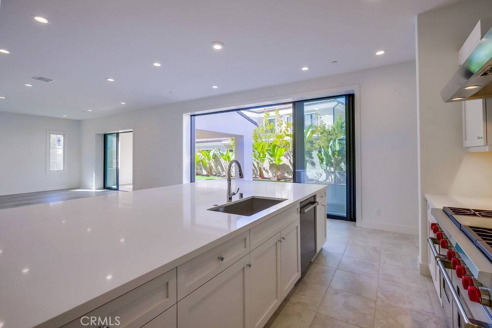 86 Interstellar Irvine, CA 92618