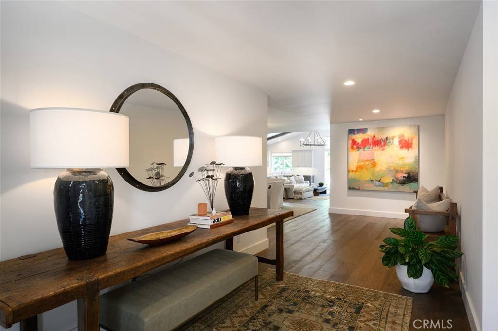 Newport Beach, CA 92663,519 Signal RD