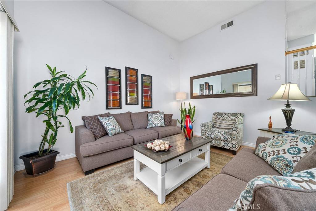 Lakewood, CA 90715,20815 Norwalk BLVD #6