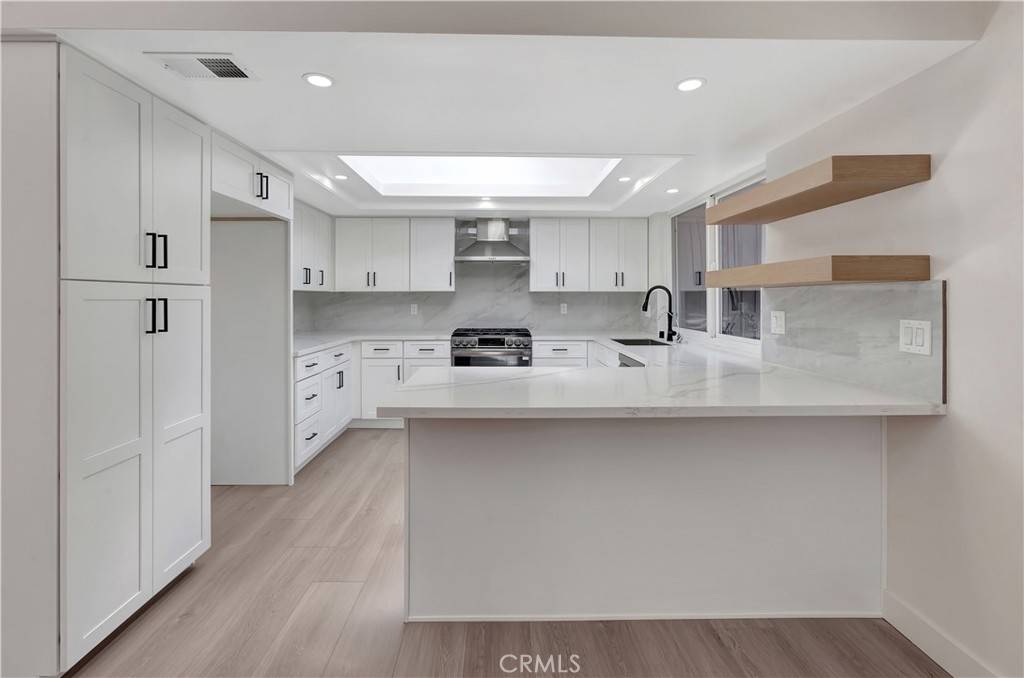 Los Alamitos, CA 90720,3242 Yellowtail DR