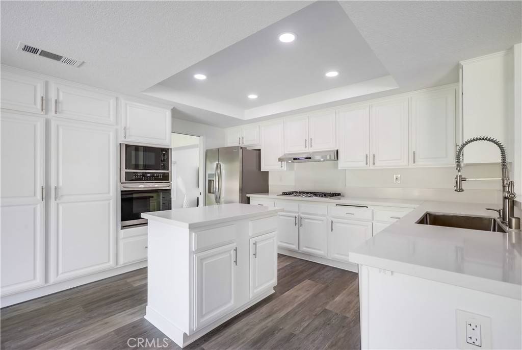 Lake Forest, CA 92679,19416 Shadow Oak DR