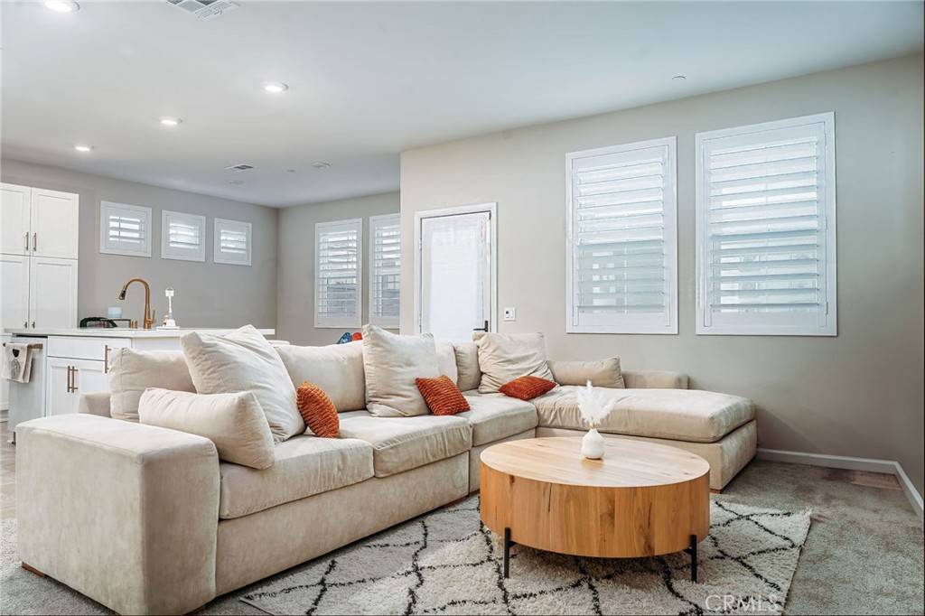 Corona, CA 92883,4098 Summer WAY