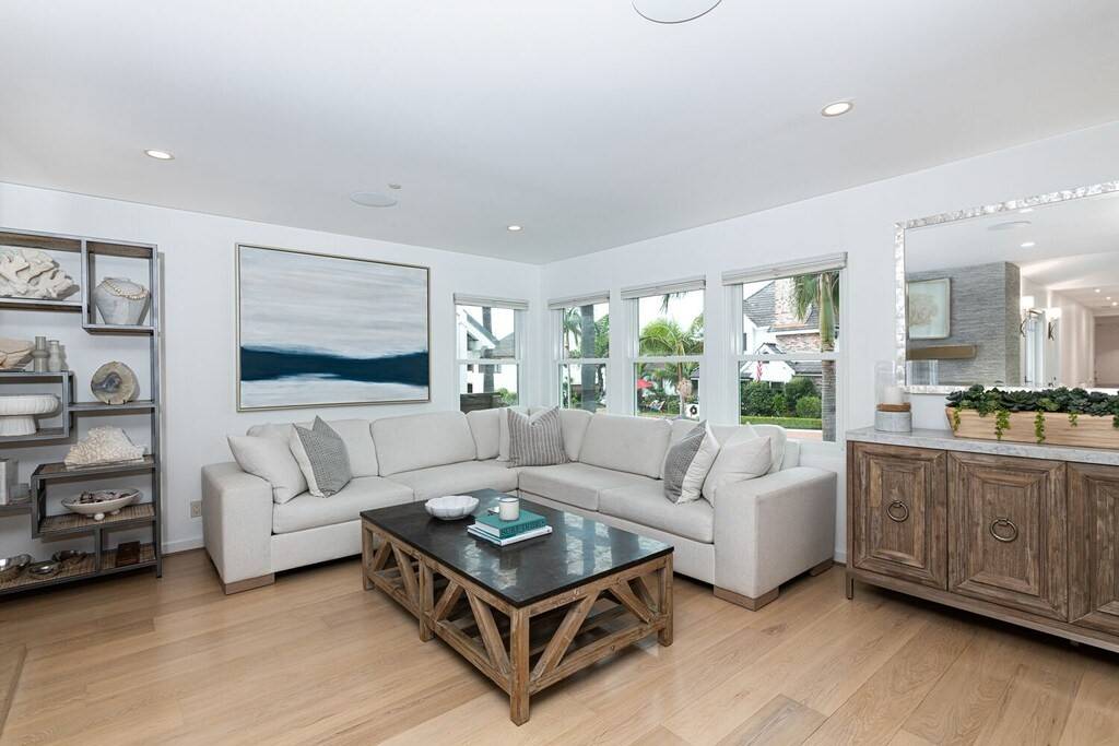 Corona Del Mar, CA 92625,214 Marguerite AVE