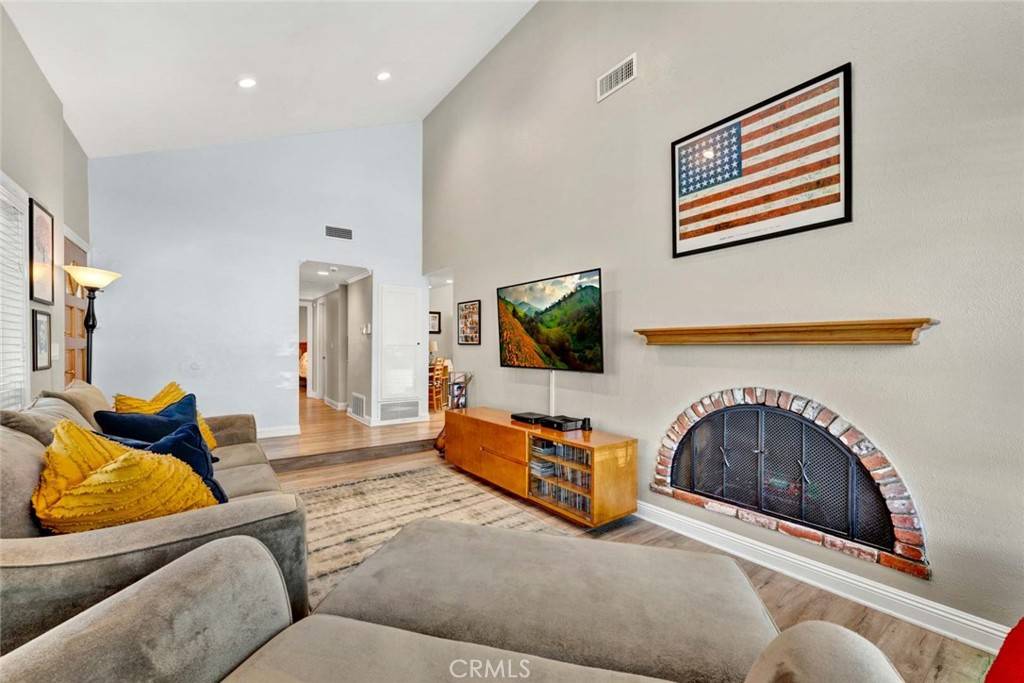 Tustin, CA 92780,14772 Braeburn RD