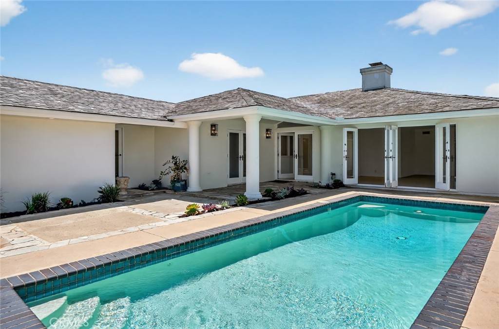 Corona Del Mar, CA 92625,978 Sandcastle DR