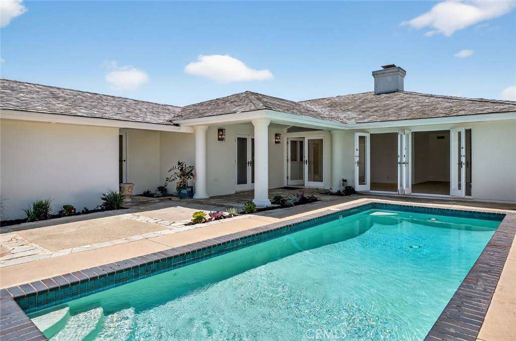 Corona Del Mar, CA 92625,978 Sandcastle DR
