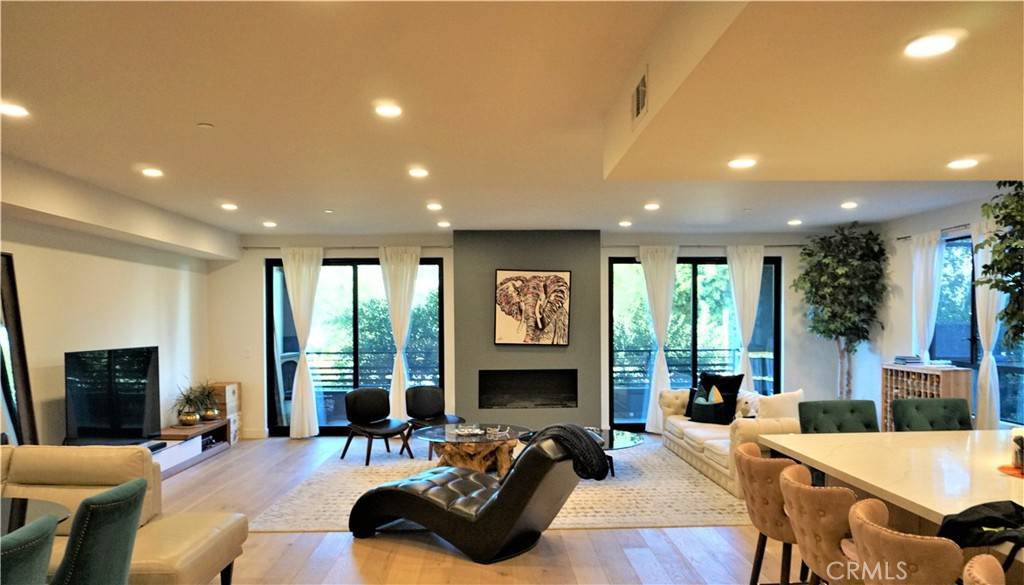 Valley Village, CA 91607,5110 Whitsett AVE #105