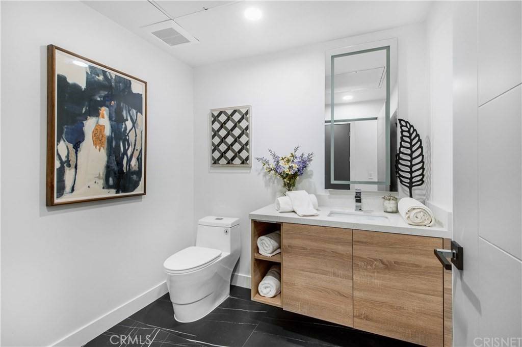 Valley Village, CA 91607,5110 Whitsett AVE #105