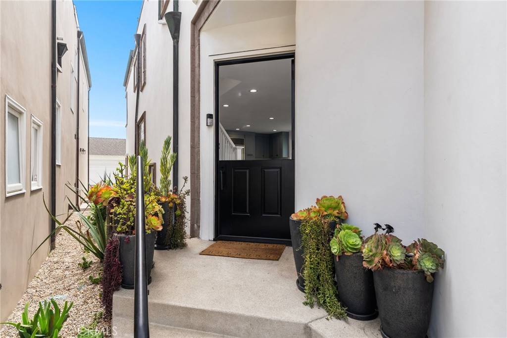 Newport Beach, CA 92661,332 L ST