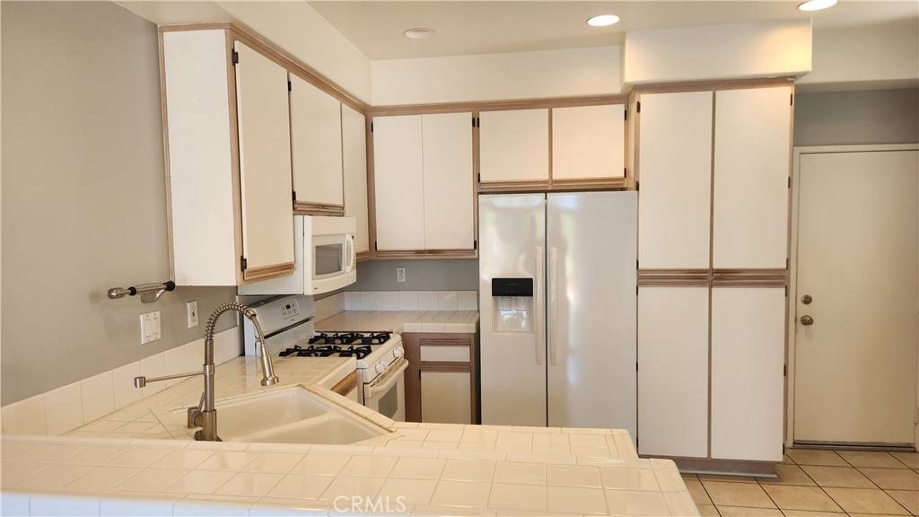 Lake Forest, CA 92679,28456 Yosemite DR