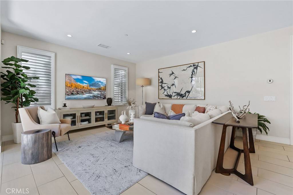 Irvine, CA 92602,164 Villa Ridge