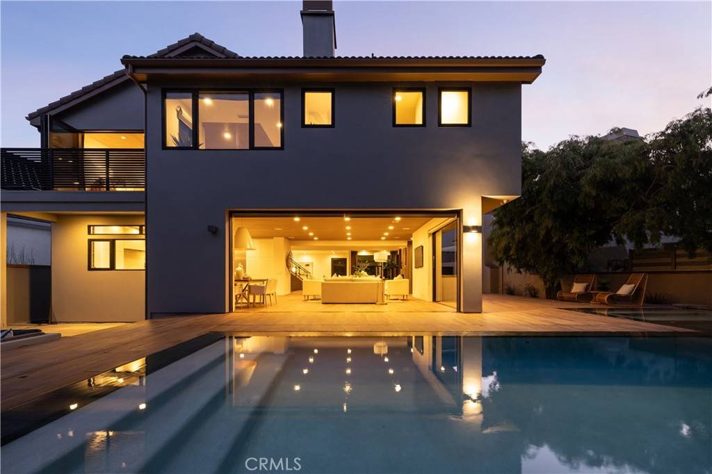 Huntington Beach, CA 92648,19466 Woodlands DR