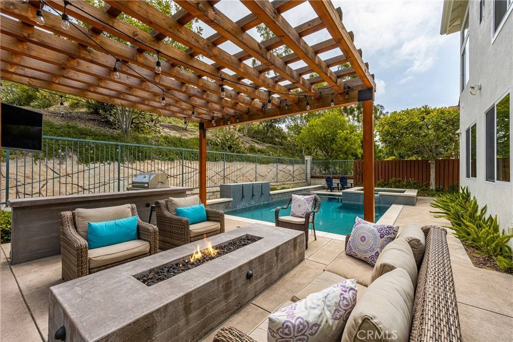 Lake Forest, CA 92610,23 Calle Cabrillo