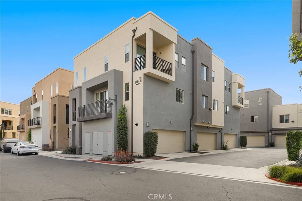 Irvine, CA 92618,175 Cadence