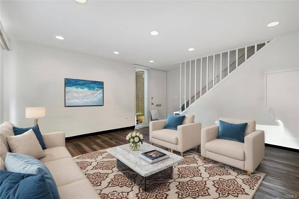 Tustin, CA 92780,15500 Tustin Village WAY #28