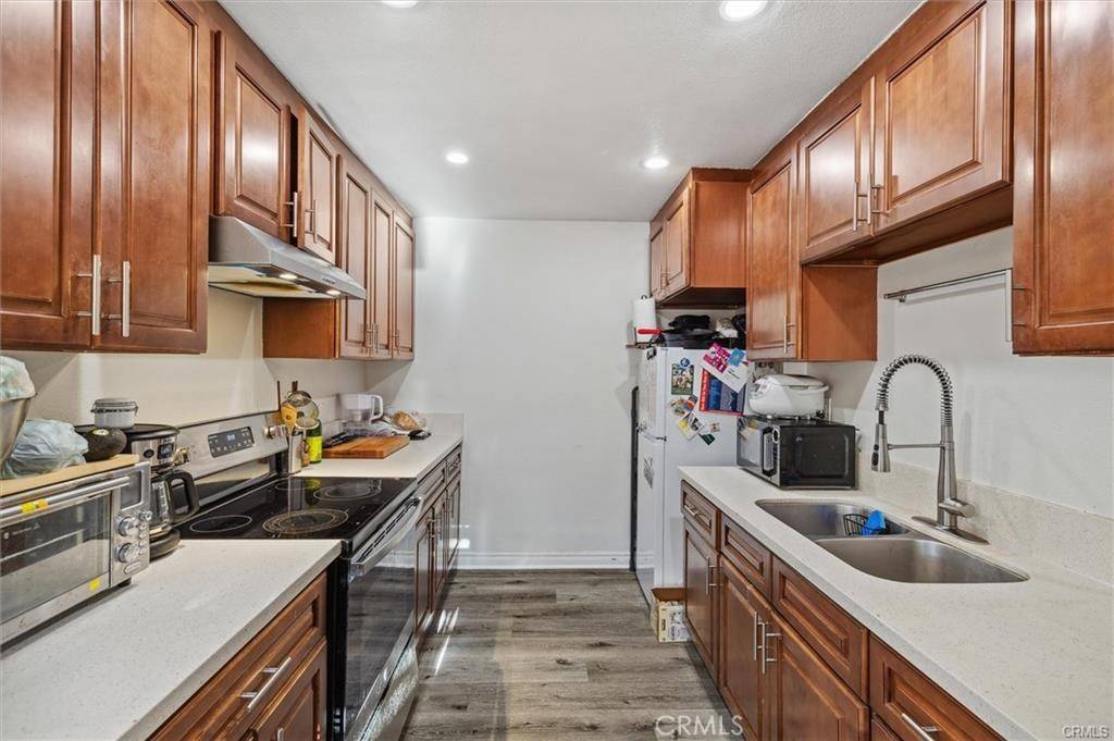 Tustin, CA 92780,15500 Tustin Village WAY #28