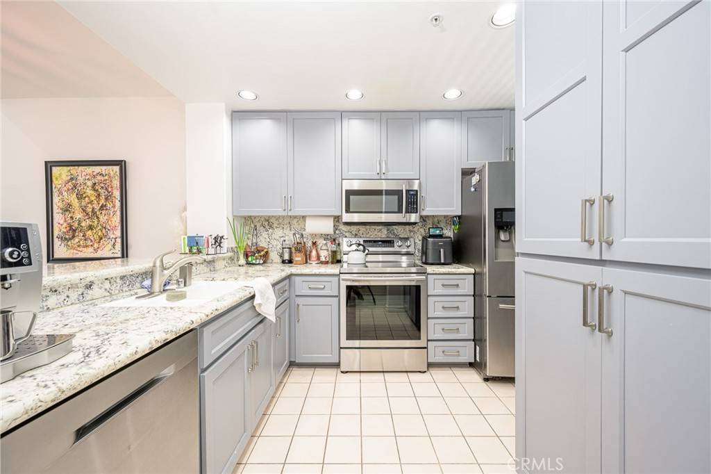 Irvine, CA 92612,2233 Martin #411