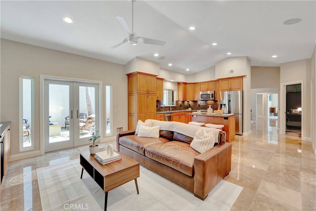 Huntington Beach, CA 92648,1806 Lake ST
