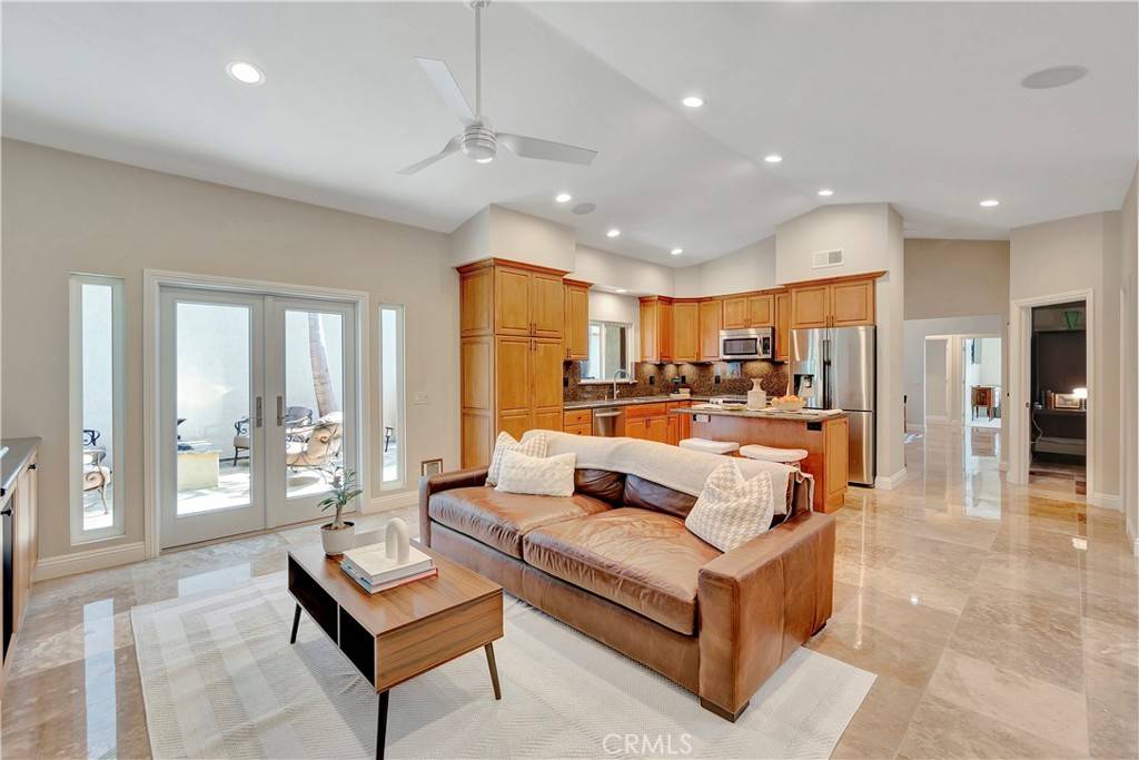 Huntington Beach, CA 92648,1806 Lake ST