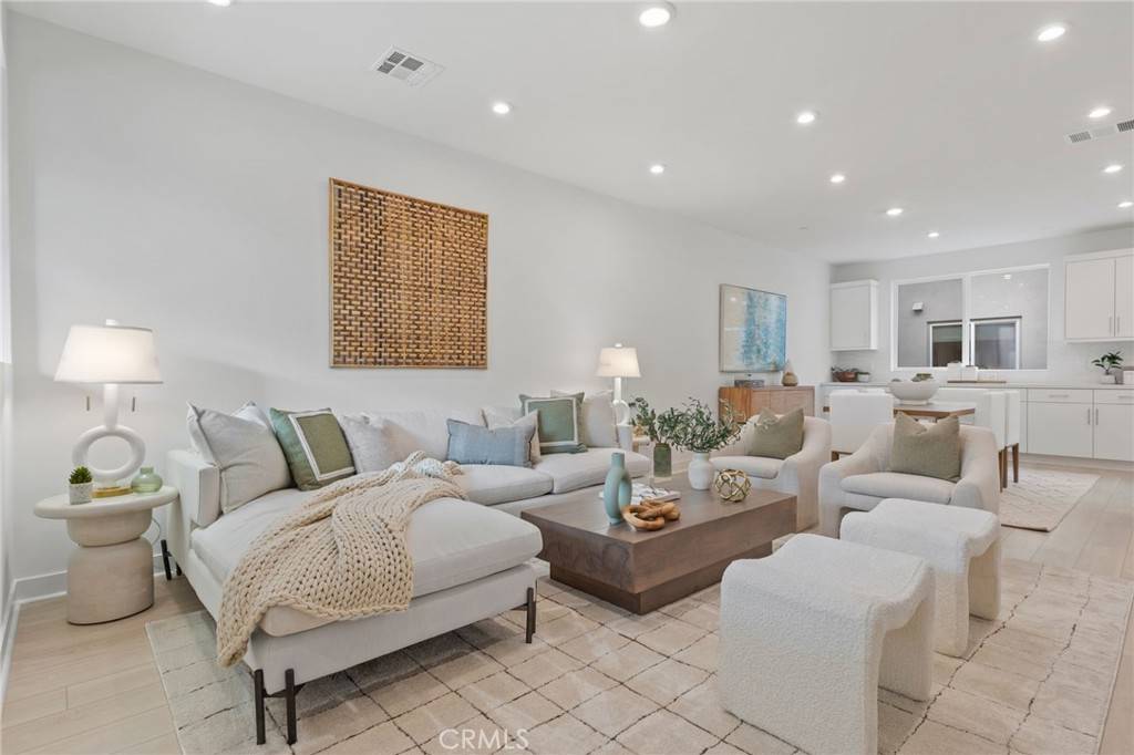 Santa Ana, CA 92705,585 S Lyon ST