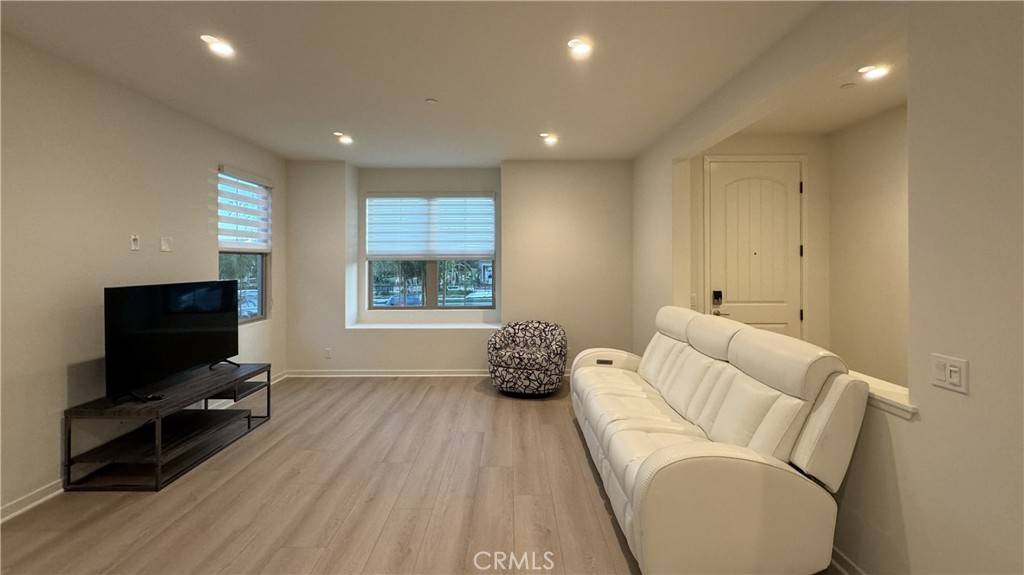 Irvine, CA 92618,110 Sunnyside