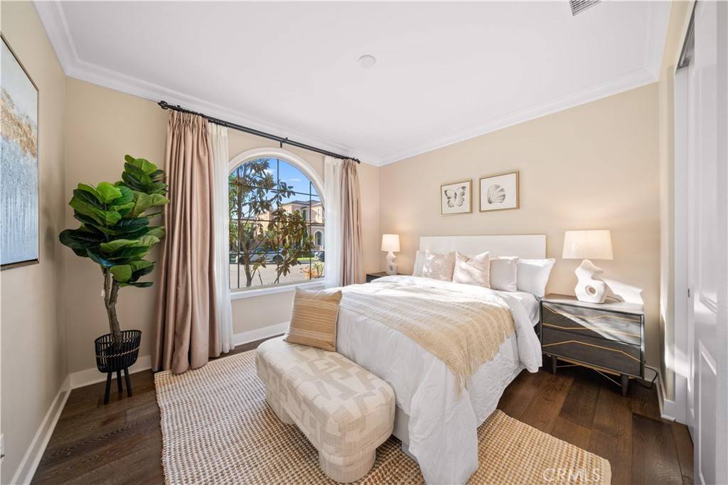 Irvine, CA 92620,74 Gainsboro