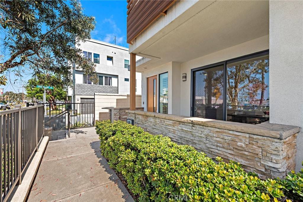 Costa Mesa, CA 92627,645 W 17th ST