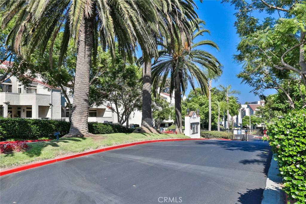 Huntington Beach, CA 92649,5031 Dorado Dr #107