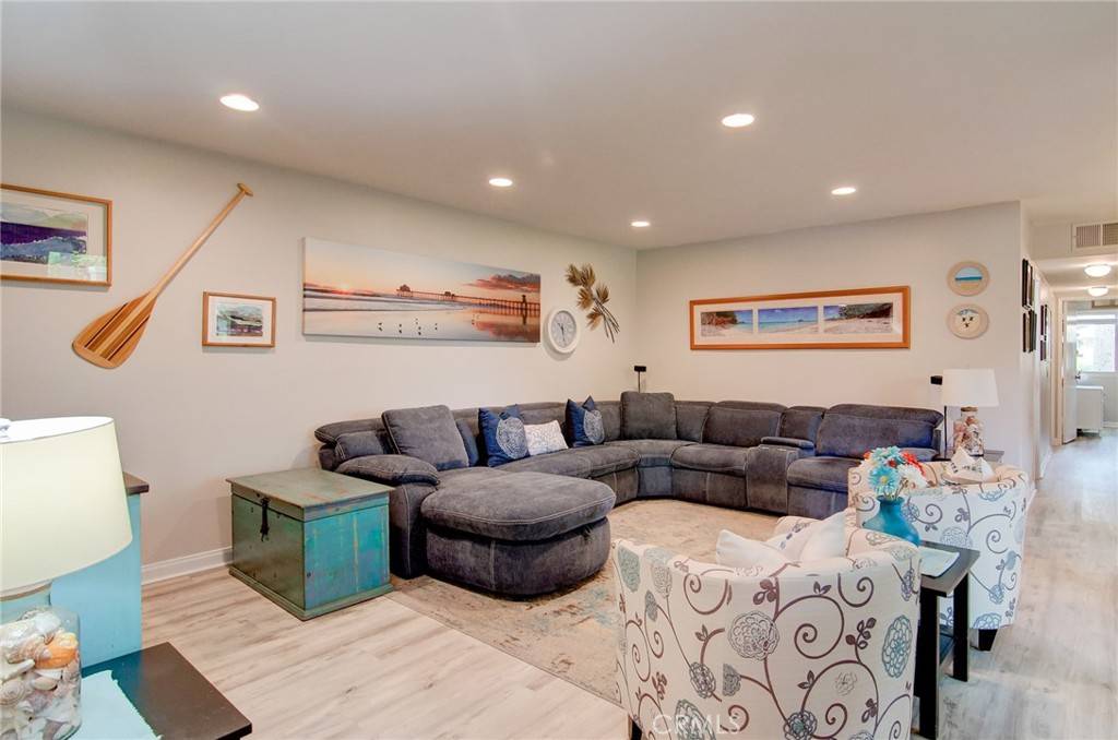 Huntington Beach, CA 92646,8788 Coral Springs CT #206A