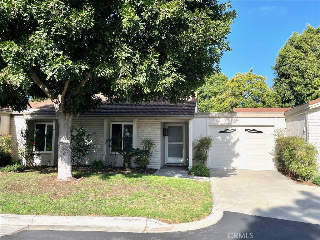 Laguna Woods, CA 92637,3139 Via Vista # B #B